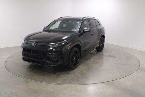 Deep Black Pearl Effect 2025 Volkswagen Tiguan 2.0T SE R-Line Black