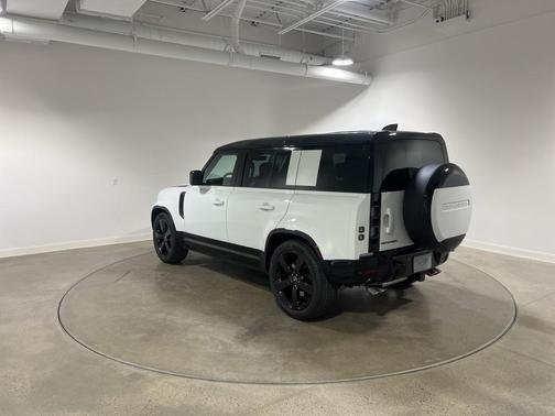 2025 Land Rover Defender P525 V8