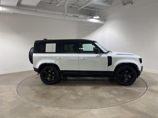 2025 Land Rover Defender P525 V8