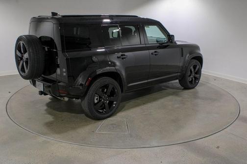 2026 Land Rover Defender 110 X-Dynamic SE