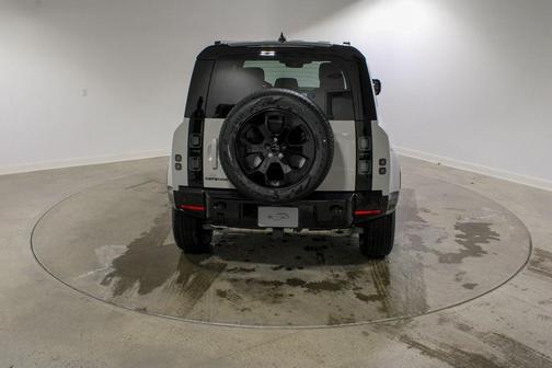 2026 Land Rover Defender 110 X-Dynamic SE