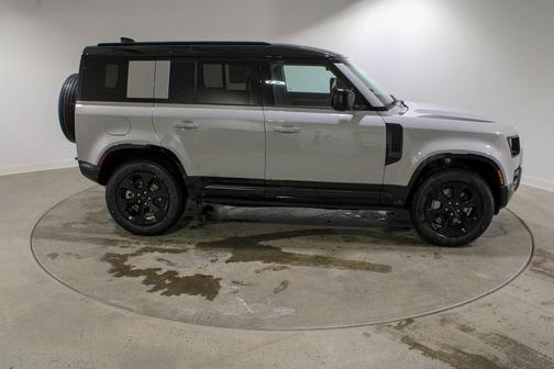 2026 Land Rover Defender 110 X-Dynamic SE