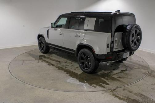 2026 Land Rover Defender 110 X-Dynamic SE