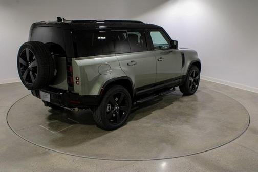 2025 Land Rover Defender P400 X-Dynamic SE
