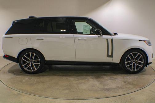 Ostuni Pearl White 2026 Land Rover Range Rover P400 SE 7 Seat