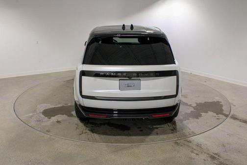 Ostuni Pearl White 2026 Land Rover Range Rover P400 SE 7 Seat