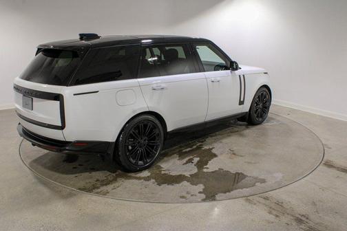 Ostuni Pearl White 2026 Land Rover Range Rover P400 SE 7 Seat