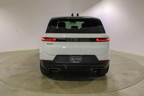 Fuji White 2024 Land Rover Range Rover Sport SE