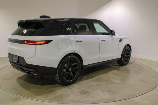 Fuji White 2024 Land Rover Range Rover Sport SE