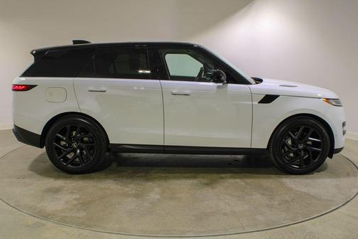 Fuji White 2024 Land Rover Range Rover Sport SE