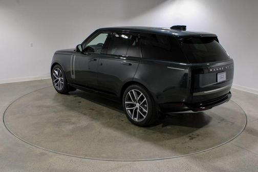 2025 Land Rover Range Rover P400 SE
