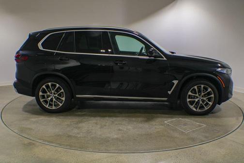 Black Sapphire Metallic 2024 BMW X5 xDrive40i