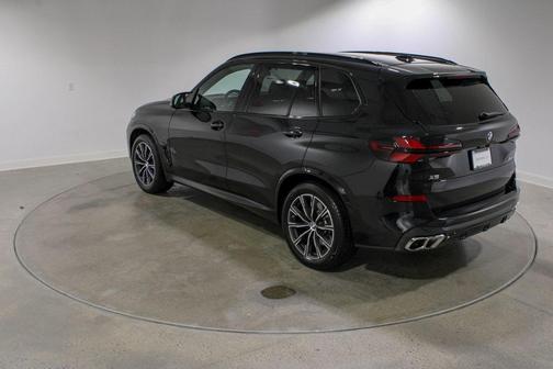 2025 BMW X5 M60i