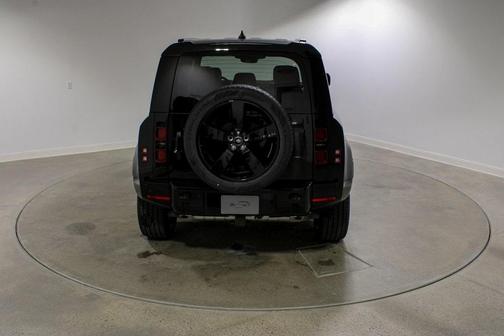 2025 Land Rover Defender P400 X-Dynamic SE