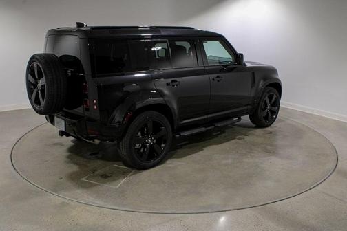 2025 Land Rover Defender P400 X-Dynamic SE