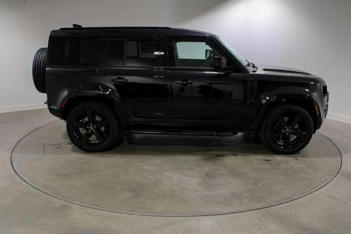 2025 Land Rover Defender P400 X-Dynamic SE