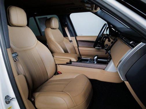 Fuji White 2023 Land Rover Range Rover P400 SE