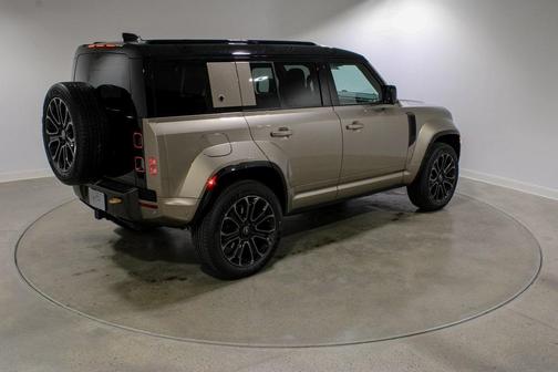 2025 Land Rover Defender V8