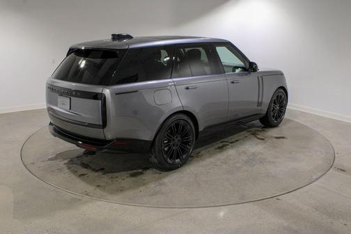 2026 Land Rover Range Rover P400 SE SWB