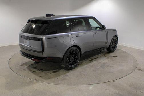 Eiger Grey 2026 Land Rover Range Rover P400 SE SWB