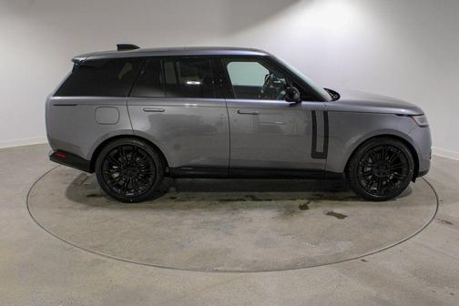 Eiger Grey 2026 Land Rover Range Rover P400 SE SWB