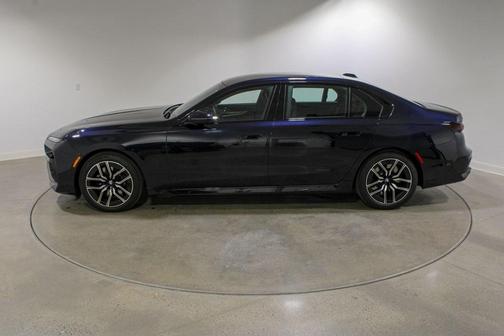 2025 BMW 760 760i xDrive