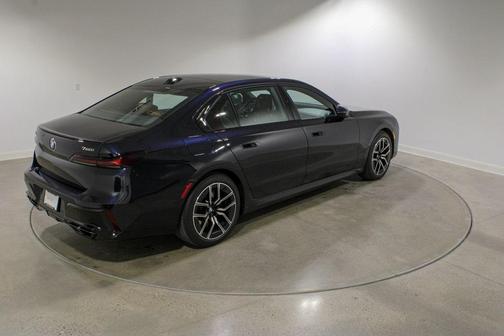 2025 BMW 760 760i xDrive