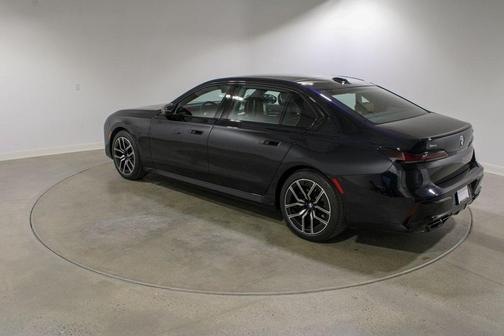 2025 BMW 760 760i xDrive