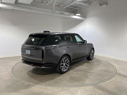 2025 Land Rover Range Rover P530 SE