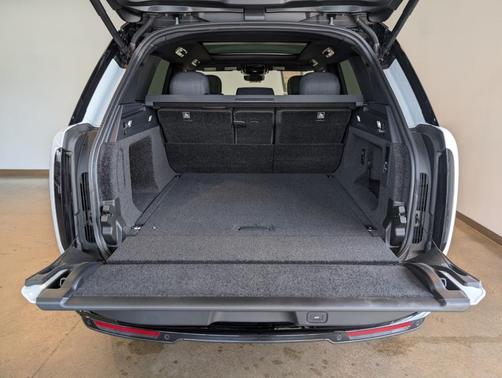 2025 Land Rover Range Rover P530 SE