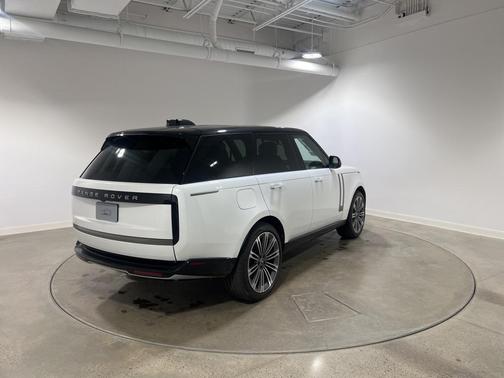 2025 Land Rover Range Rover P530 SE