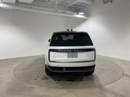 2025 Land Rover Range Rover P530 SE