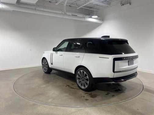 2025 Land Rover Range Rover P530 SE