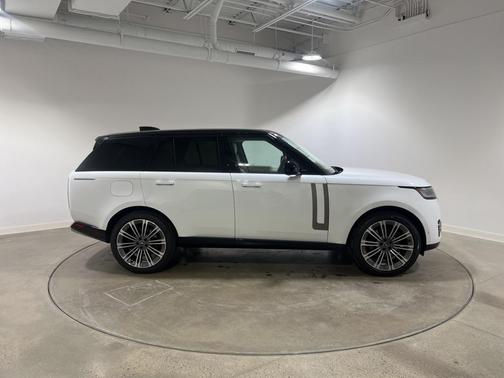 2025 Land Rover Range Rover P530 SE