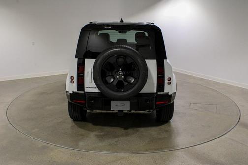 2025 Land Rover Defender P400 X-Dynamic SE