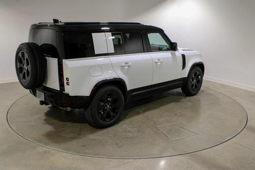 2025 Land Rover Defender P400 X-Dynamic SE