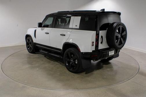 2022 Land Rover Defender 110 X-Dynamic SE