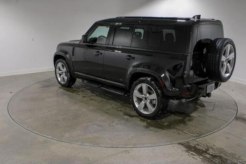 2026 Land Rover Defender 110 X-Dynamic SE