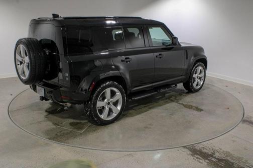 2026 Land Rover Defender 110 X-Dynamic SE