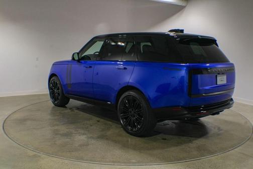 Velocity Blue In Gloss Finish 2026 Land Rover Range Rover P530 SE