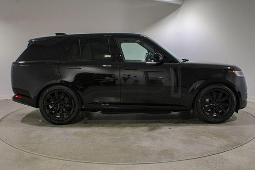 2026 Land Rover Range Rover P550e SE