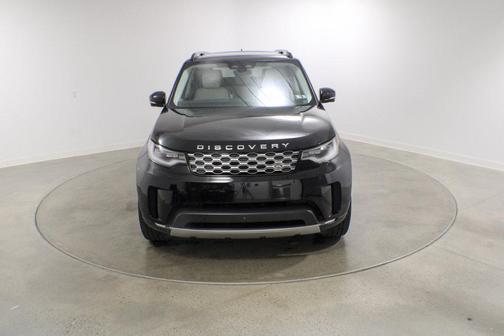 Santorini Black Metallic 2025 Land Rover Discovery P300 S