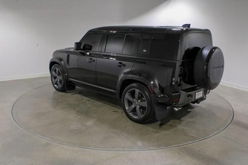 2024 Land Rover Defender P525 V8