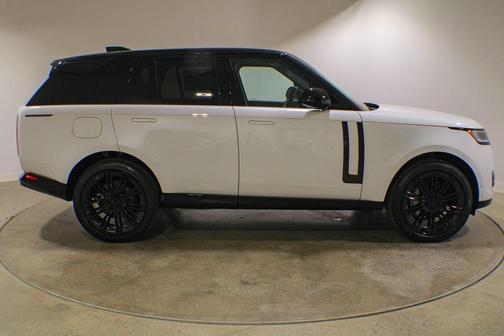 Ostuni Pearl White 2026 Land Rover Range Rover P400 SE