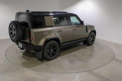 2025 Land Rover Defender P400 X-Dynamic SE