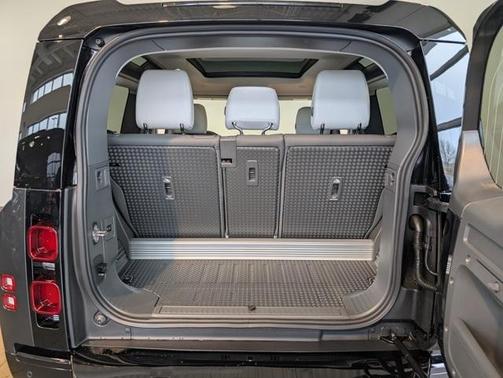 2025 Land Rover Defender P400 X-Dynamic SE