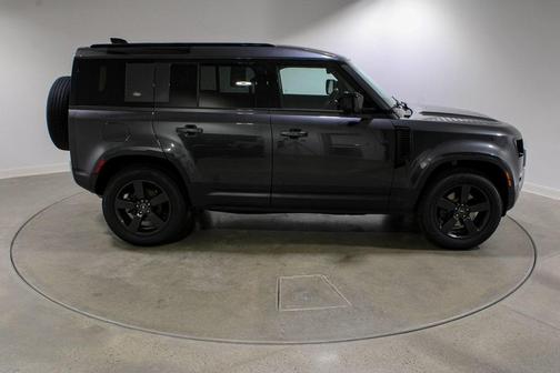 2022 Land Rover Defender 110 S