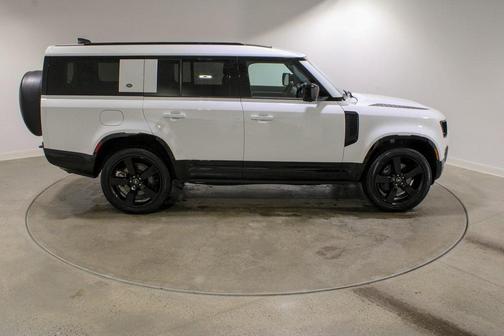 2024 Land Rover Defender P400 X-Dynamic SE