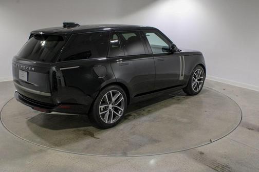 2025 Land Rover Range Rover P400 SE