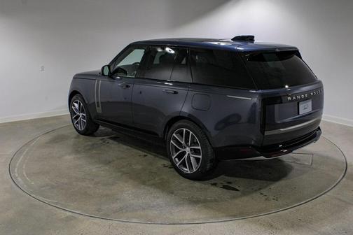 2025 Land Rover Range Rover P550e SE